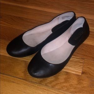 Kenneth Cole Reaction basic black flats size 6.5